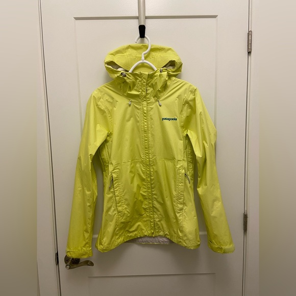 PATAGONIA Women's Torrentshell Jacket in Neon Yellow (Size Small) - Picture 4 of 16